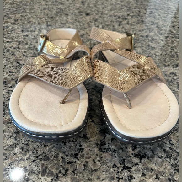 Donald J. Pliner Thong Sandals in Gold, Size 9M - Picture 8 of 14